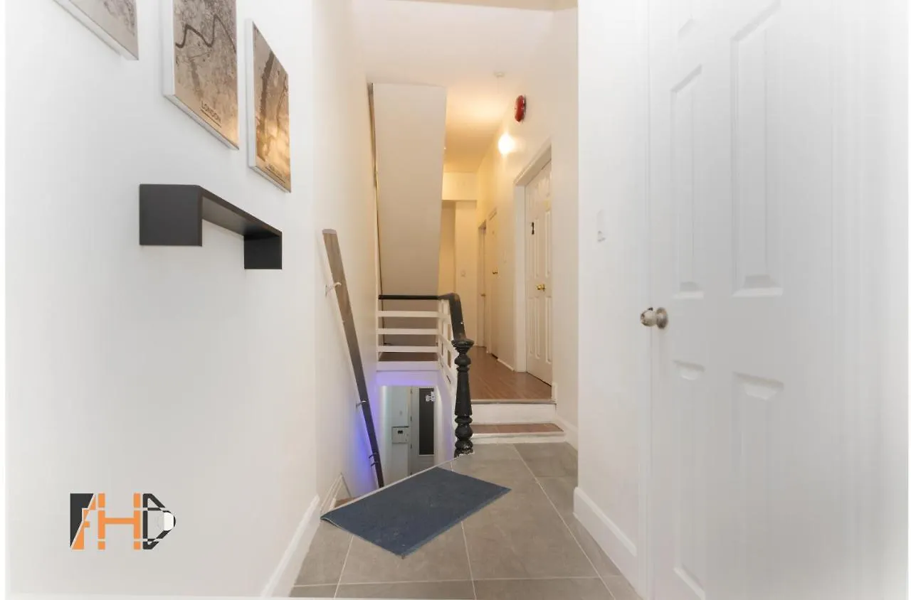 Downtown Retreat-Spacious Rooms With Shared Kitchen & Bath Toronto Apartmán