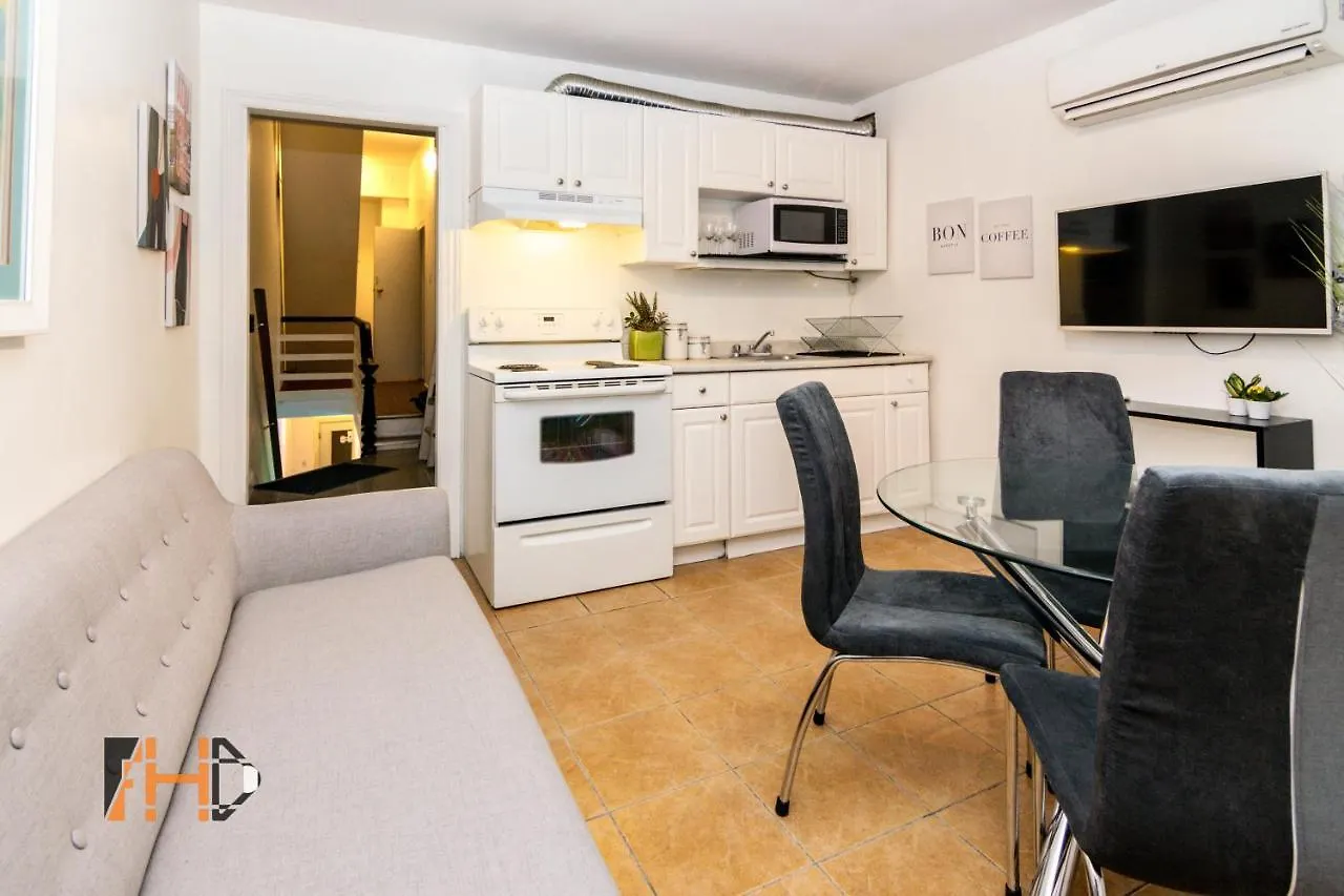 Downtown Retreat-Spacious Rooms With Shared Kitchen & Bath Toronto