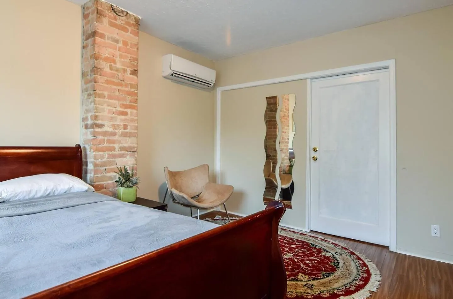Downtown Retreat-Spacious Rooms With Shared Kitchen & Bath Toronto Apartmán