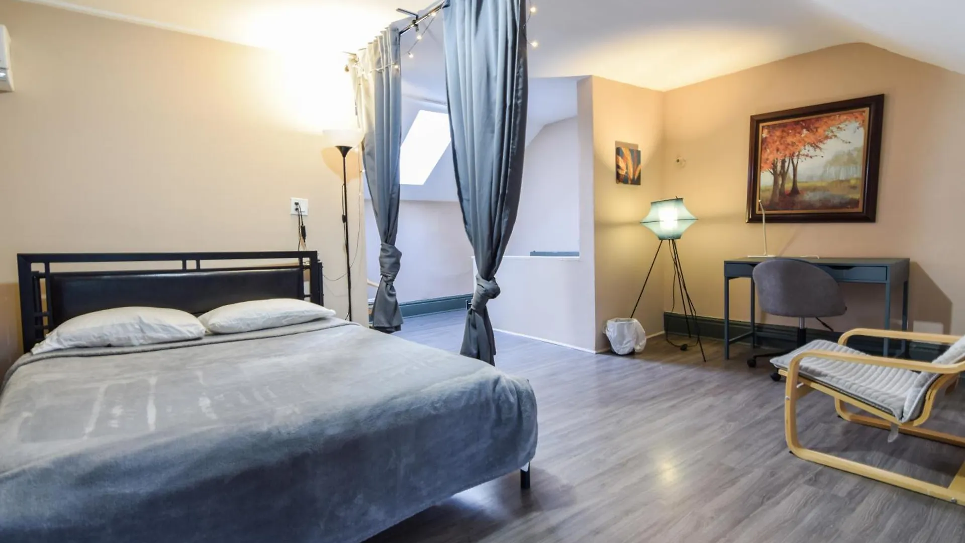 Downtown Retreat-Spacious Rooms With Shared Kitchen & Bath Toronto Apartmán