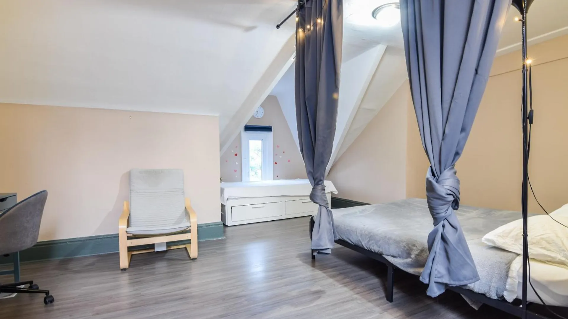 Downtown Retreat-Spacious Rooms With Shared Kitchen & Bath Toronto