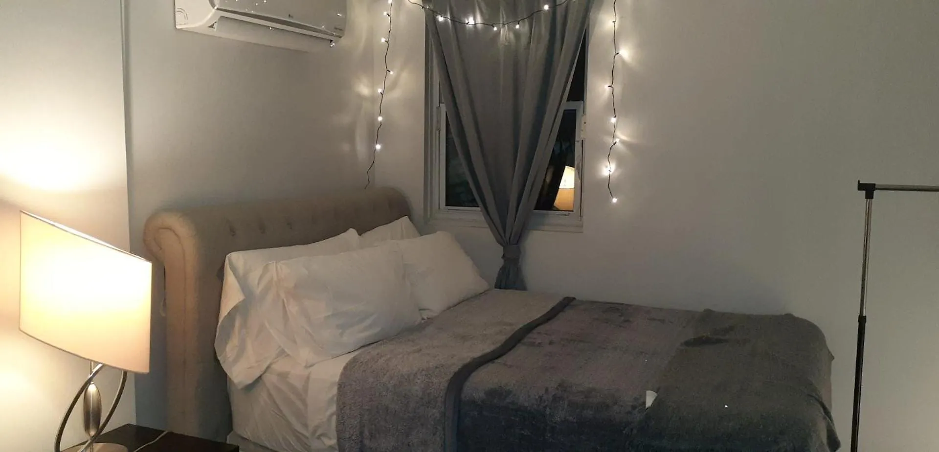 Downtown Retreat-Spacious Rooms With Shared Kitchen & Bath Toronto Apartmán