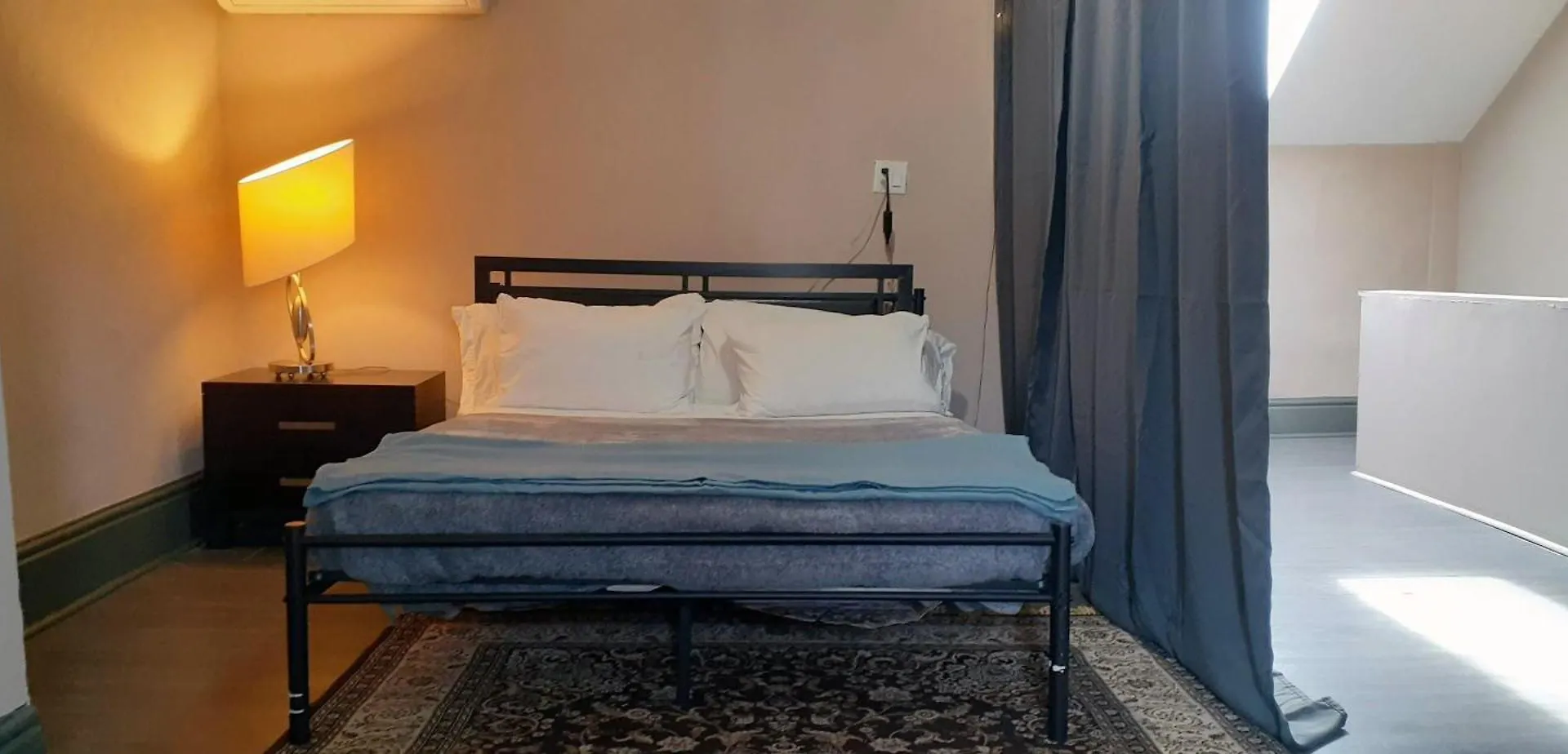 Apartmán Downtown Retreat-Spacious Rooms With Shared Kitchen & Bath Toronto Kanada