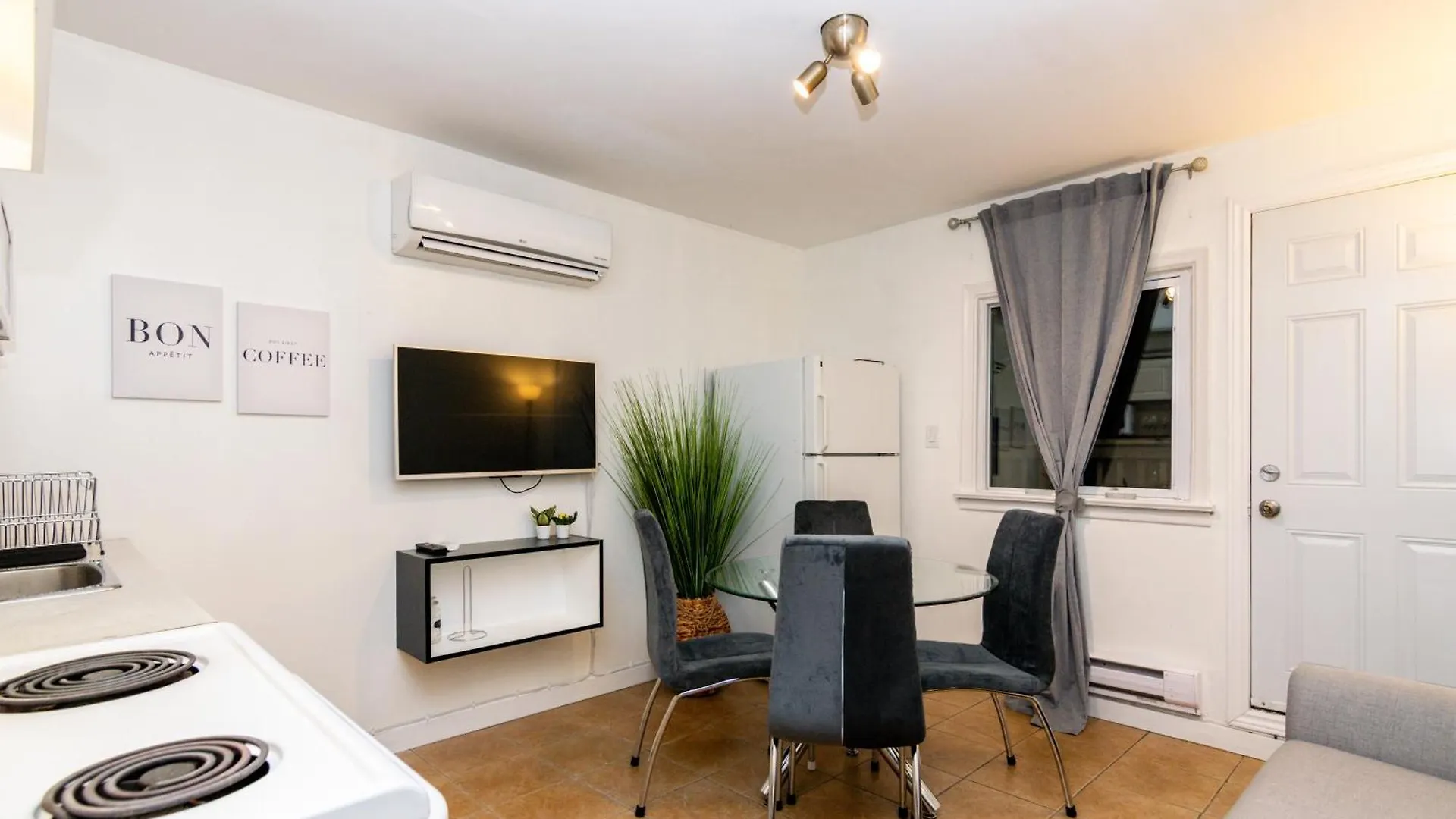 Downtown Retreat-Spacious Rooms With Shared Kitchen & Bath Toronto Kanada