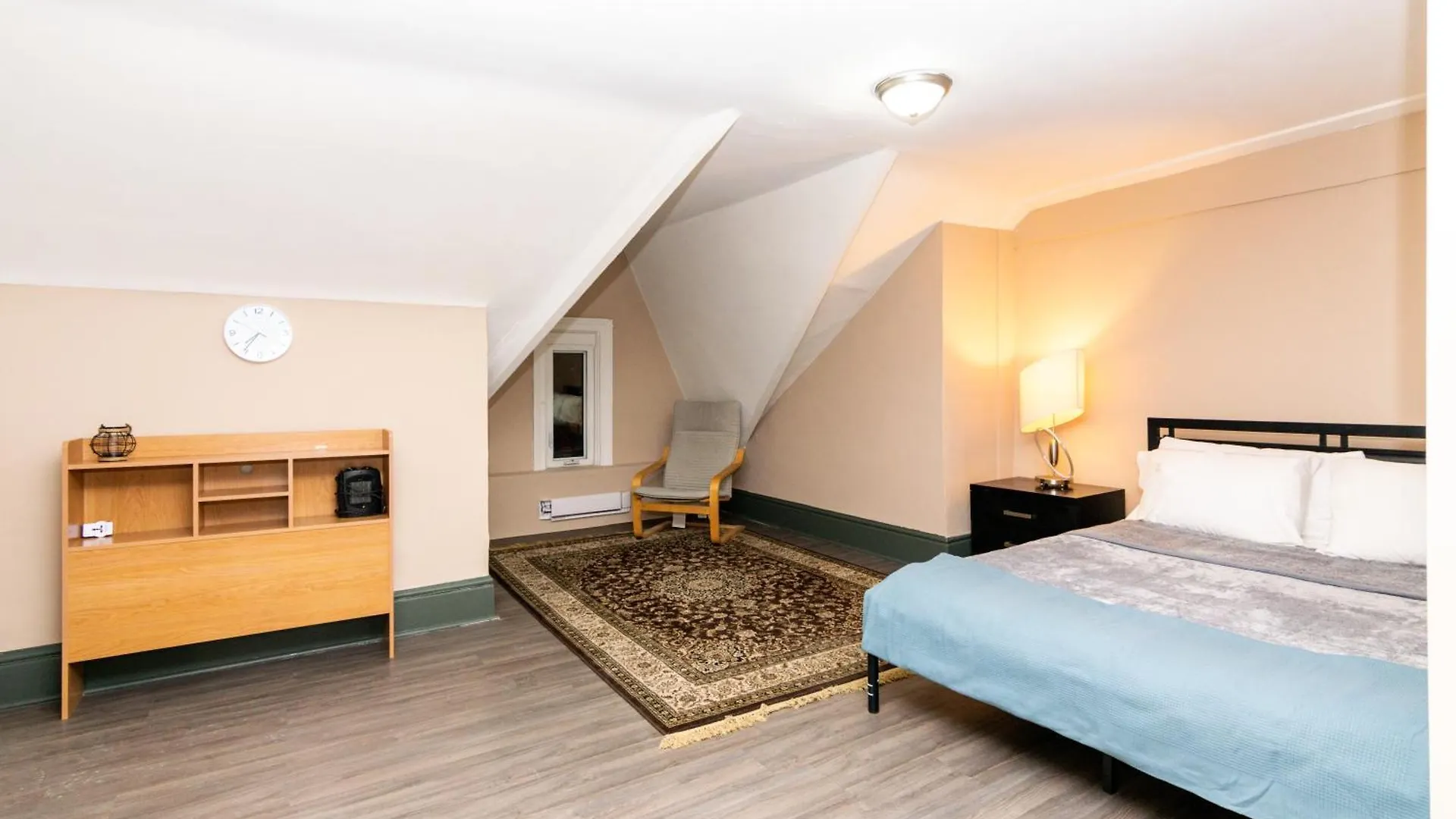 Downtown Retreat-Spacious Rooms With Shared Kitchen & Bath Toronto Appartamento